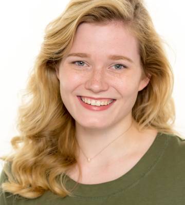 Victoria H, Signature Headshot